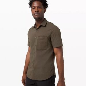 Medium Lululemon Men’s Short Sleeve Button-Up Shirt – Textured – Size M